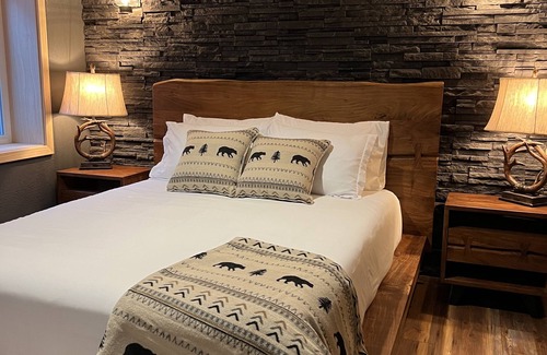 Trapper Creek Cabin | Grand Spruce Lodge, Lakefront near Talkeetna & Denali State Park