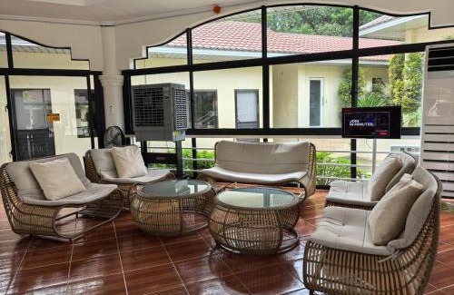 Urdaneta City Villa | Grand Suite at Mamanorms' Farm