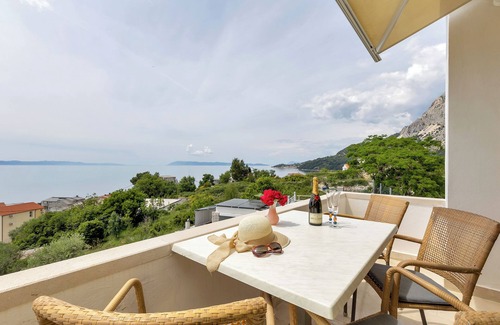 Drasnice Apartment | Grand view apartment with 2 bedrooms/bathrooms, balconies with sea view