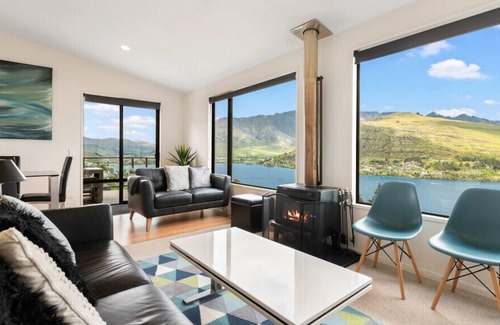 Queenstown Cottage | Grand View Queenstown - Queenstown Holiday Home
