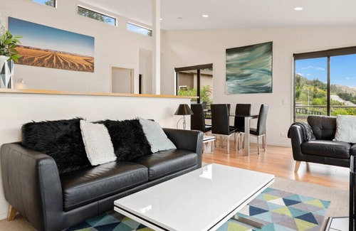 Queenstown Cottage | Grand View Queenstown - Queenstown Holiday Home
