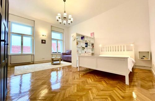 Old City Apartment | Grandeur