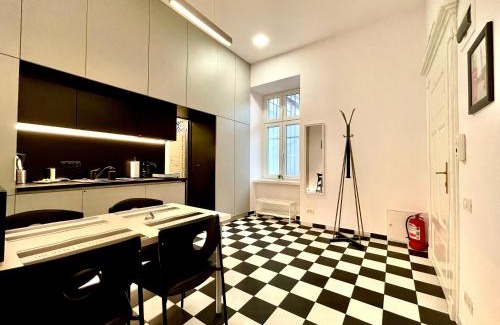 Old City Apartment | Grandeur