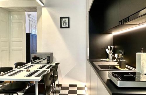 Old City Apartment | Grandeur