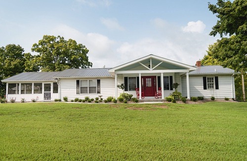 Milltown House | Grandma's Cottage; A charming 4 b-room home in a quite and peaceful setting