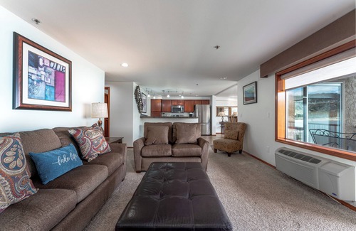 Chelan Condo | GrandView 204 - Luxury 2 Bedroom Waterfront Condo