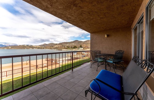 Chelan Condo | GrandView 204 - Luxury 2 Bedroom Waterfront Condo