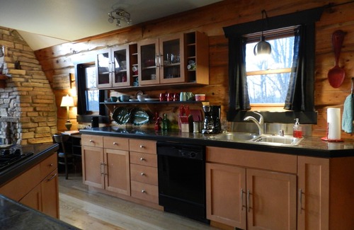 Eagle Mountain Cabin | Grandview! Overlooking the Mississippi River with year 'round HOT TUB!