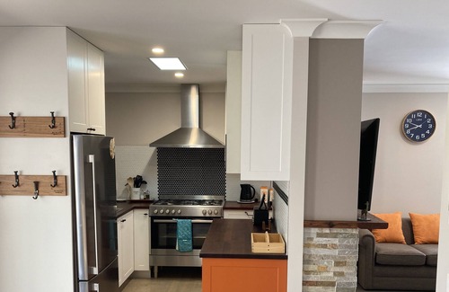 East Jindabyne House | Grandview Unit is in a quiet location close to lake beaches and mountain trails.
