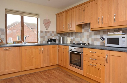 Maltby le Marsh Cottage | Grange Farm LAKE VIEW 2 - A 2 Bedroom cottage to sleep 4 with private hot tub