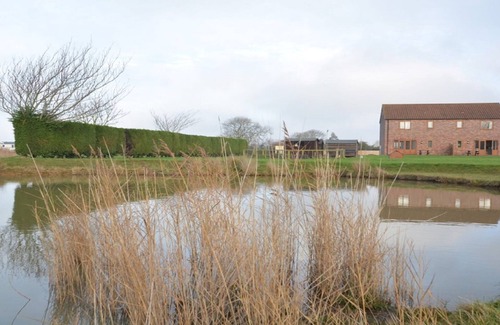 Maltby le Marsh Cottage | Grange Farm LAKE VIEW 2 - A 2 Bedroom cottage to sleep 4 with private hot tub