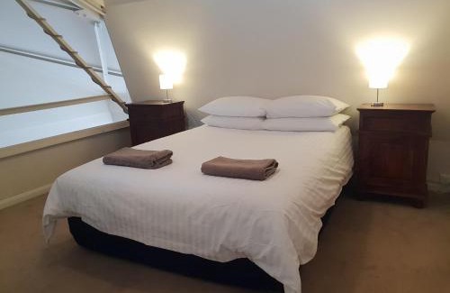South Fremantle Apartment | Granita's - 2 bedroom converted South Fremantle warehouse apartment