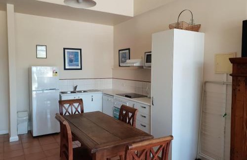 South Fremantle Apartment | Granita's - 2 bedroom converted South Fremantle warehouse apartment