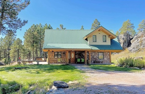 Rapid City House | Granite Ridge Cabin | 3 Bed, 2 Bath