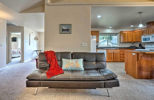 Grants Pass House | Grants Pass Home: 1 Mi to Downtown & Rogue River!