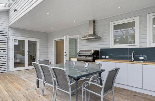 Geilston Bay House | Granville House - Hamptons style