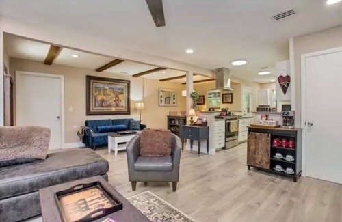 Grapevine House | Grapevine Historic District ! New Remodel, TCU close by