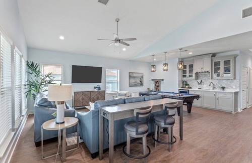 Hackberry House | Gray Goose at the Water