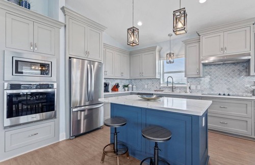 Hackberry House | Gray Goose at the Water