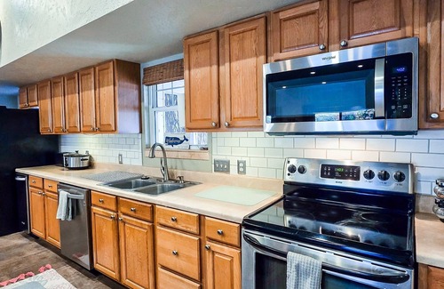 Longtown House | Gray Goose Manor | Lakefront Home on 3+ Acres