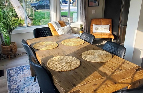 Grand Bend Cottage | Gray Haven: Perfect Fall/Winter Getaway, Lake View Patio, Hot Tub