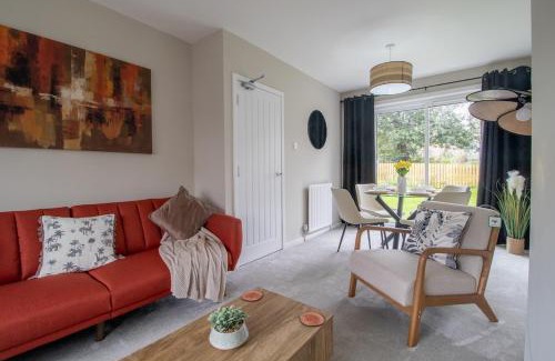 Alexandria Apartment | Gray House-Modern 2BR close to Loch Lomond