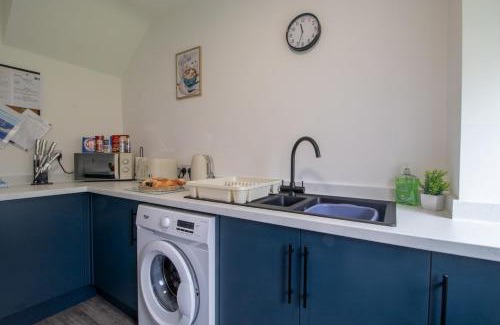 Alexandria Apartment | Gray House-Modern 2BR close to Loch Lomond