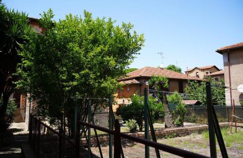 Ostiense House | Graziosa camera in posizione strategia con bagno privato esterno