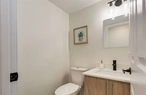 Northwest Calgary House | *Great* 3 BR - OnRoute to Banff