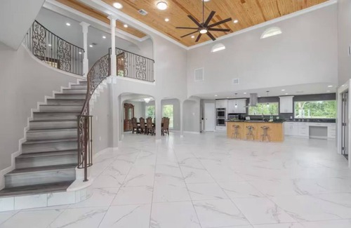 Iowa Colony House | Great 5 Bedroom Bungalow Sitting in 3 Acre Lot