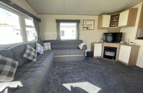 Clacton-on-Sea House | Great 8 berth caravan at Highfield Grange, Clacton-on-Sea ref 26214O
