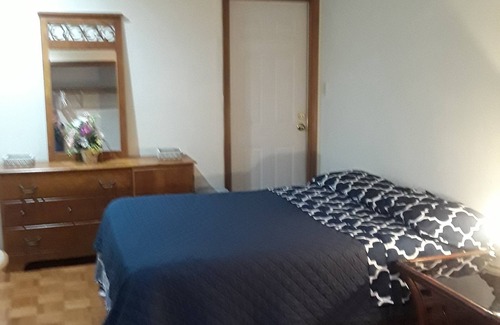 Brownsville House | Great Bedroom in a Fantastic Neighborhood!