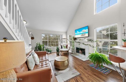 Southside Apartment | Great Condo near Beaches and Mayo Clinic