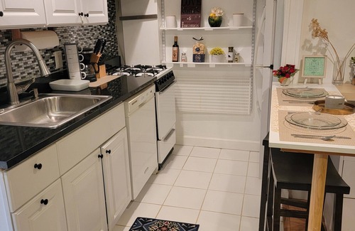 Del Ray House | Great Delray Alexandria SAFE close to metro, spacious backyard , close to metro