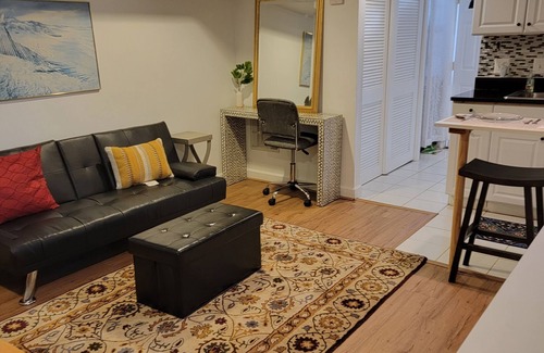 Del Ray House | Great Delray Alexandria SAFE close to metro, spacious backyard , close to metro