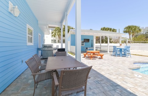 Tang-O-Mar House | Great fall deals on remodeled home w/private pool & beach volleyball court!