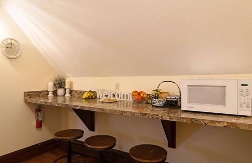 Traverse City Apartment | Great for Couples, Wine Tasting & Beaches -Northern Mitten Suites #2