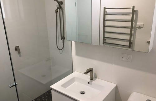 Cessnock Apartment | Great for couples + walk to cellar doors