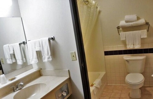 Thorp House | Great for Family Trips! 2 Pet-friendly Units, FREE Parking and Breakfast!