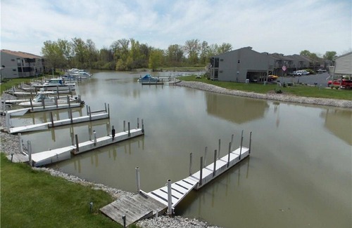 Oak Harbor Condo | Great for Vacationers Bird Watchers Davis Bessie Fishing-Charters on Site