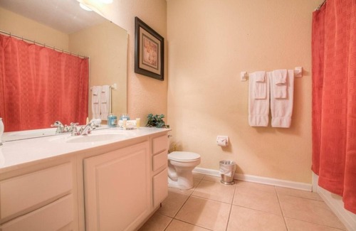 Tomball House | Great House in city center