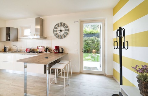 Albisano Apartment | GREAT LAKE VIEW - PRIVATE GARDEN - JACUZZI