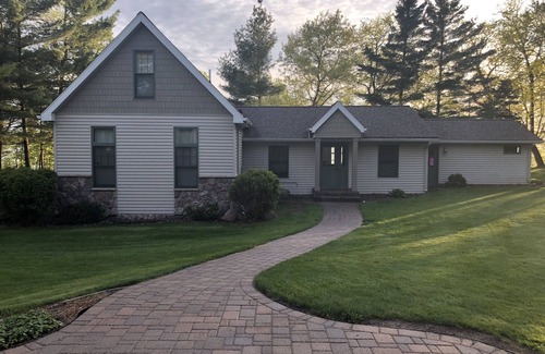 Sunburg House | Great Lakefront Property with Amazing Sunsets!