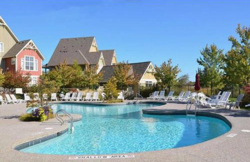 The Blue Mountains Apartment | Great Location, Pool, Blue Mountain 2 BDRM Dream
