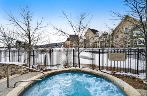 The Blue Mountains Apartment | Great Location, Pool, Blue Mountain 2 BDRM Dream