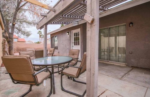 Spring Valley Villa | Great Location! The perfect Vegas getaway.