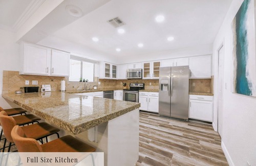 Lake Havasu City House | Great Location, Heated Pool, Spa, Game RM, Mini Golf, Boat Pkg – Relax & Enjoy
