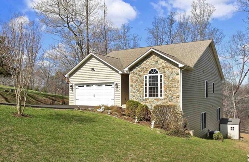 Hardy House | Great location-Westlake!Close to everything. Pool table, X-box, games,Hot tub.