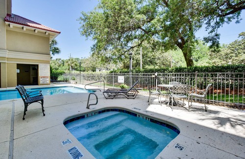 Saint Simons Island Condo | Great Ocean Views - 2 bed/2 bath Pup Friendly!