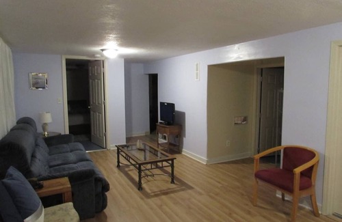 Lawrence Apartment | Great one-bedroom basement apt., near KU and restaurants!